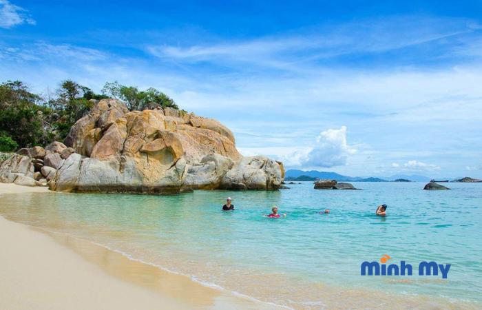 Khám phá đảo Bình Hưng Nha Trang - Di chuyển, ăn uống?
