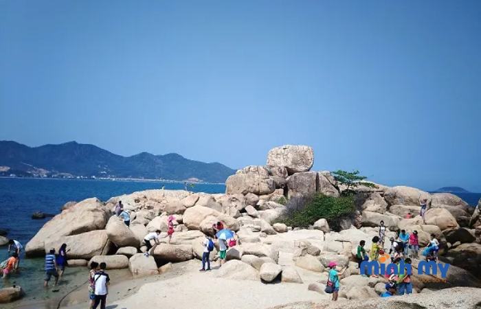 Tham quan Hòn Chồng Nha Trang với quang cảnh tuyệt đẹp