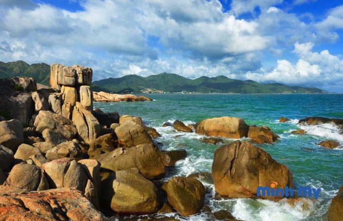 Tham quan Hòn Chồng Nha Trang với quang cảnh tuyệt đẹp