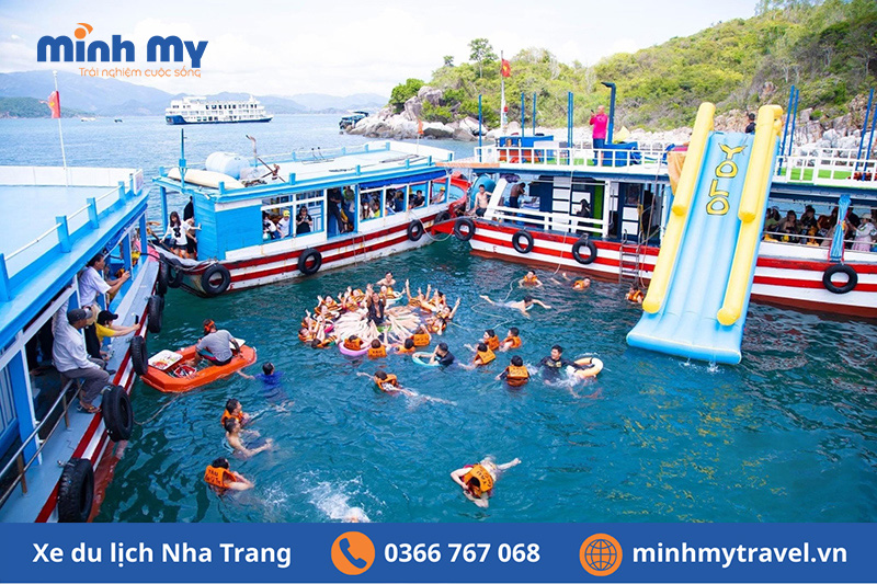 Bar nổi tại Khu bảo tồn biển Hòn Mun