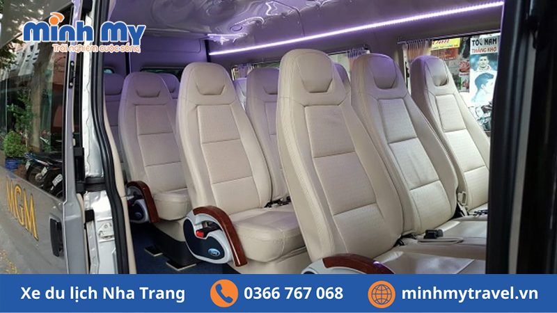 Nội thất xe sạch sẽ mới tinh tại Minh My Travel